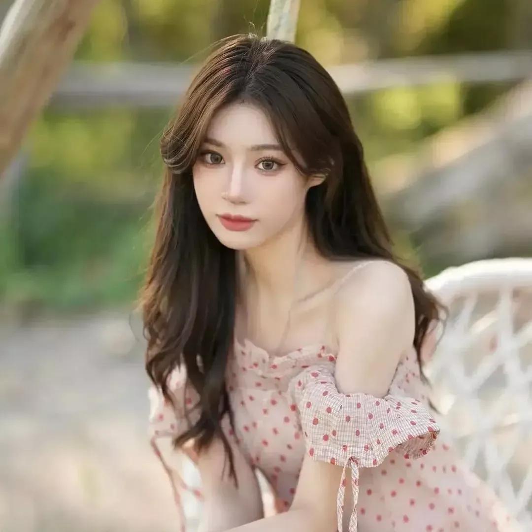 夏日少女，清新甜美，自然光下更显白皙肌肤少女感笑容 自然清新美少女 甜系少女照 