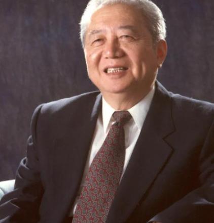 2001年，美国将一批淘汰的机器高价卖给中国，导致我国亏损好几亿，就在美国准备看