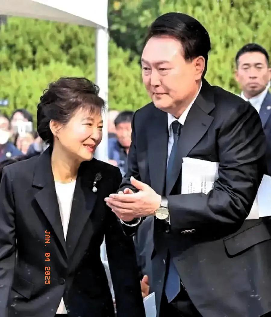 快讯！快讯！
1月4日，韩国总统警卫处处长朴钟俊和副处长金成勋，因为“妨碍特殊公