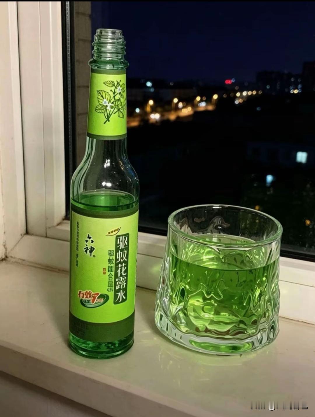 其实结不结婚，好像都会有后悔的时候。巷子里的猫很自由，却没有能落脚的归宿;围墙里
