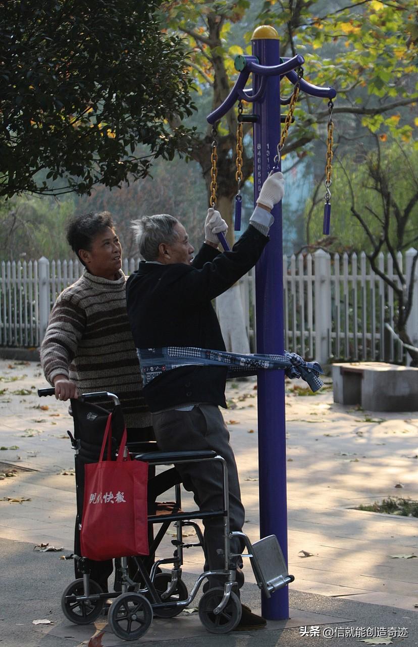 脑梗偏瘫两年后还能康复吗?
 
脑梗偏瘫两年，还有机会康复吗？答案是：只要不放弃