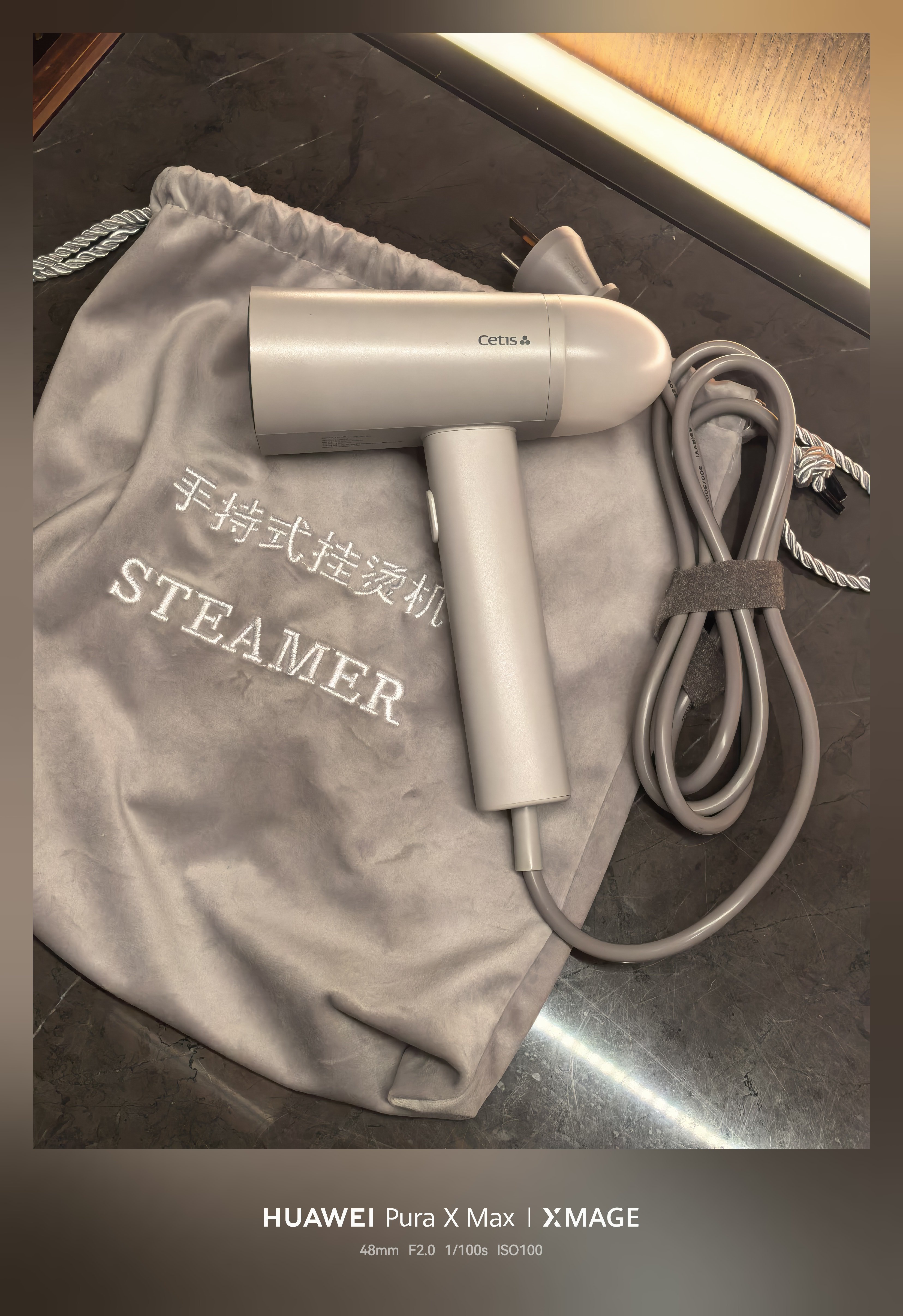 墙裂建议，所有酒店都升级这种手持式的蒸汽挂烫机，那种平板熨斗，一般人真hold不