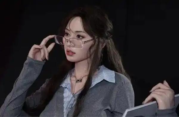 “这以后谁还结婚？！”一款仿生伴侣机器人，一夜之间火遍全网。它身高1.6米，体重