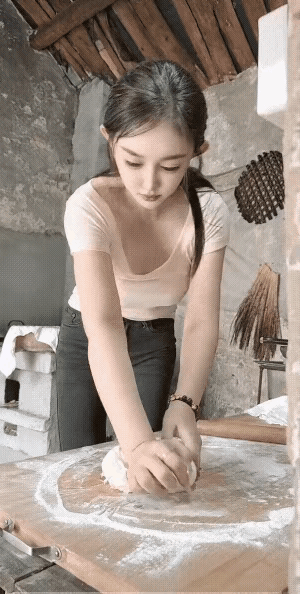 看似漏洞百出，实则滴水不漏。