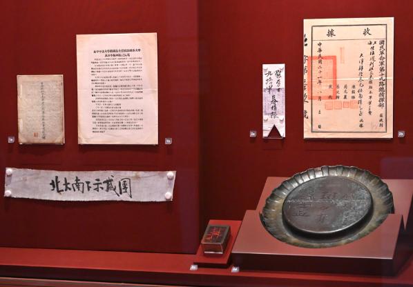 美国到处打，没垮掉；俄罗斯死扛，也没倒；以色列一直挨打，照样活着。纵观历史就会发