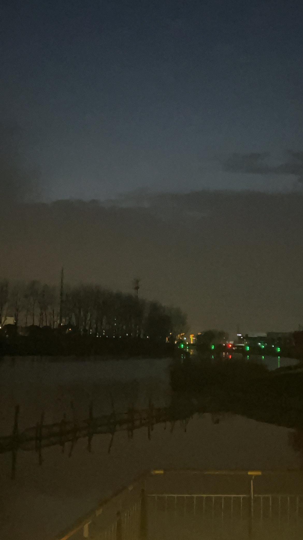 我的今日状态：😁轻松愉快
我这里的天气：☀️晴天