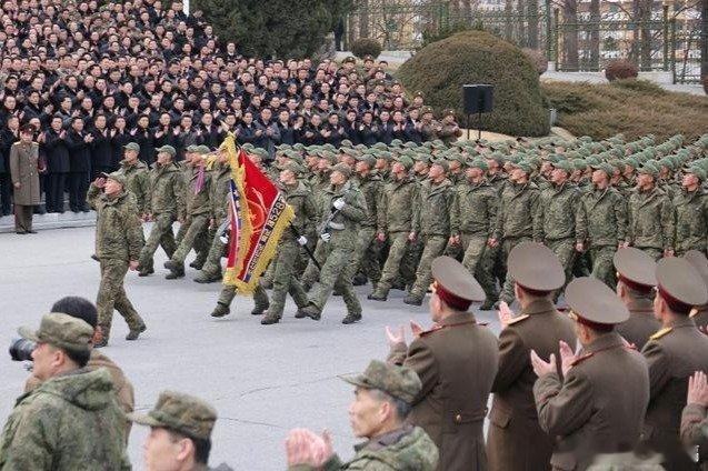 凤凰新闻【朝鲜全军轮战，打出10万精锐，100万人民军亮剑，威慑两大对手？】根据