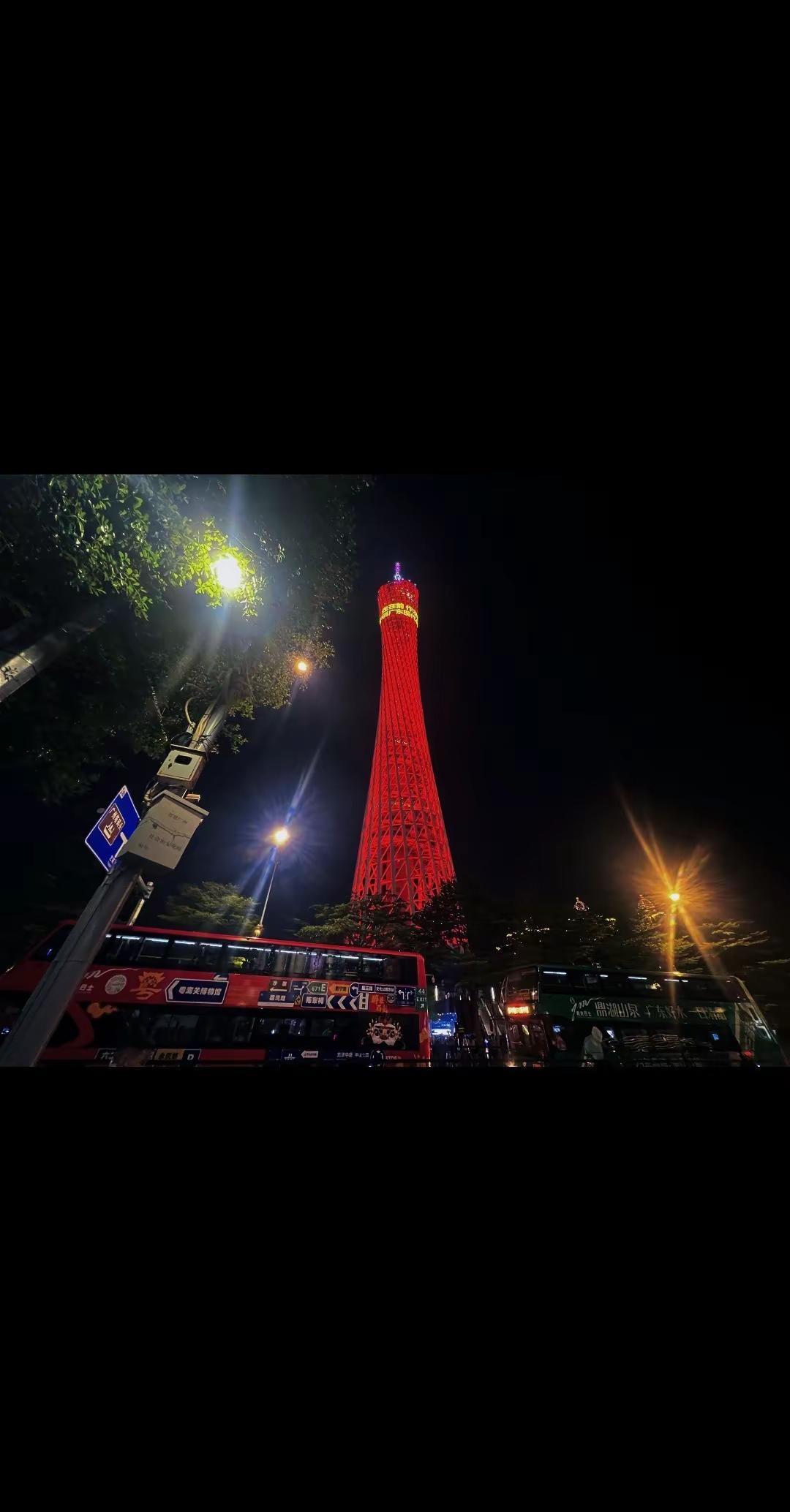📍Guangzhou“总要来一趟浪漫的广州吧，凑个热闹，挤趟人海，看看小蛮腰，