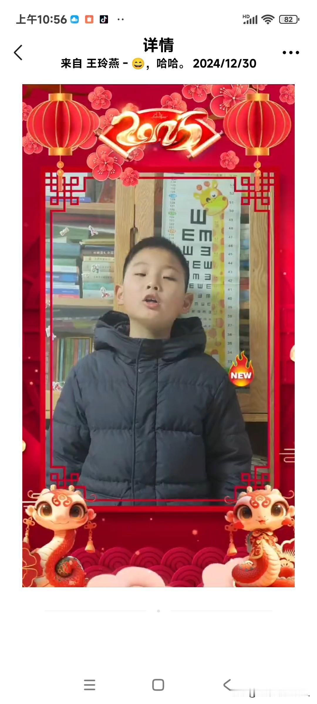 别看这小子现在这么帅气可爱，婴幼儿时期可是吃尽了苦头。
还在月子里，由于妈妈的奶