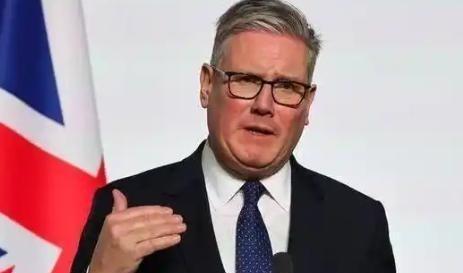 英国首相一句话，径直抛给了全世界。他说，中国，已经是世界三大强国之一。这番话不是