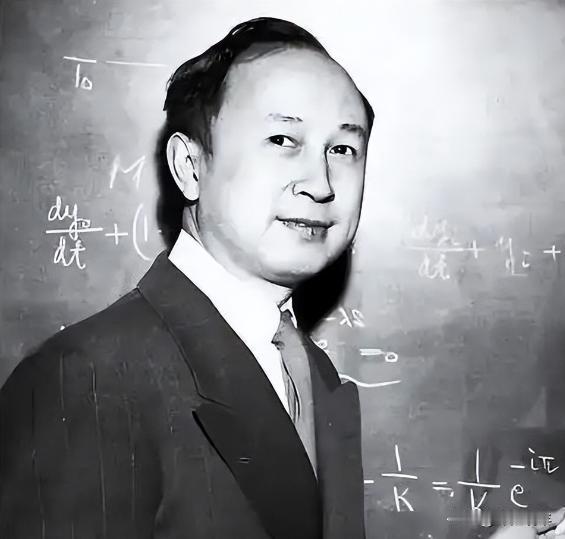 1955年，钱学森回国后，中科院每月给他发350元人民币，后来增聘为院士后，每月