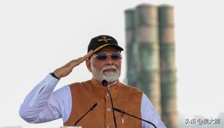 彭博社：印度与俄罗斯签署250亿美元军购合同
 
- 印度国防采购委员会批准了一