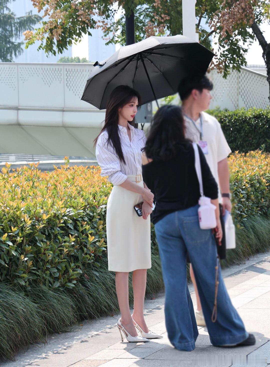 易梦玲去演美人余的路透，挺好看的 ​​​