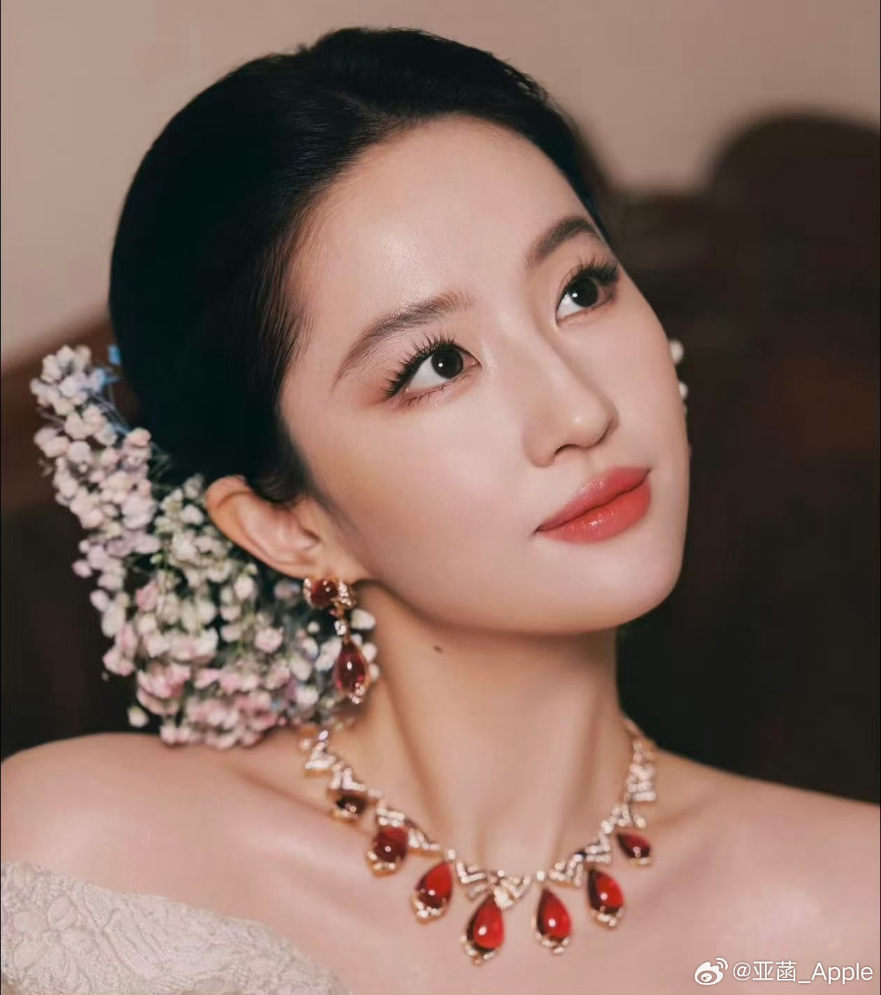 金鹤龙把王菊化成刘亦菲了 还得是金鹤龙老师这次给王菊画的妆容真的好看！什么时候金