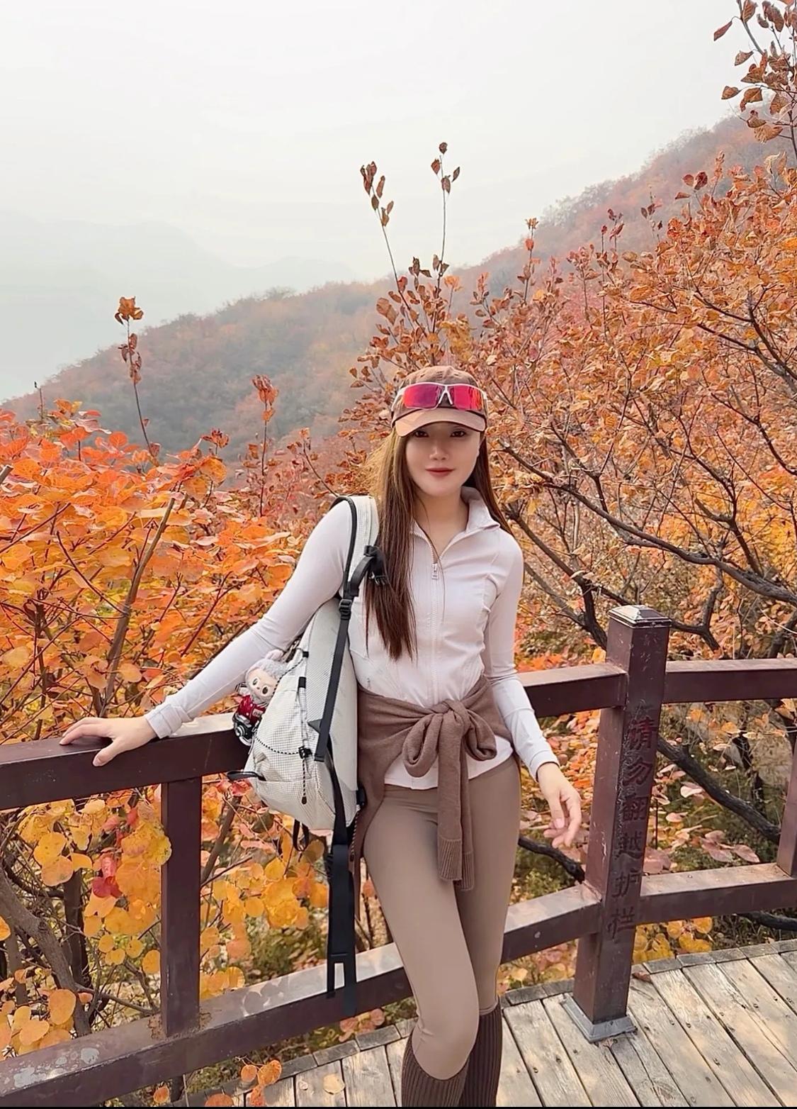 初冬，红叶🍁，远山！🍂🍁🌿