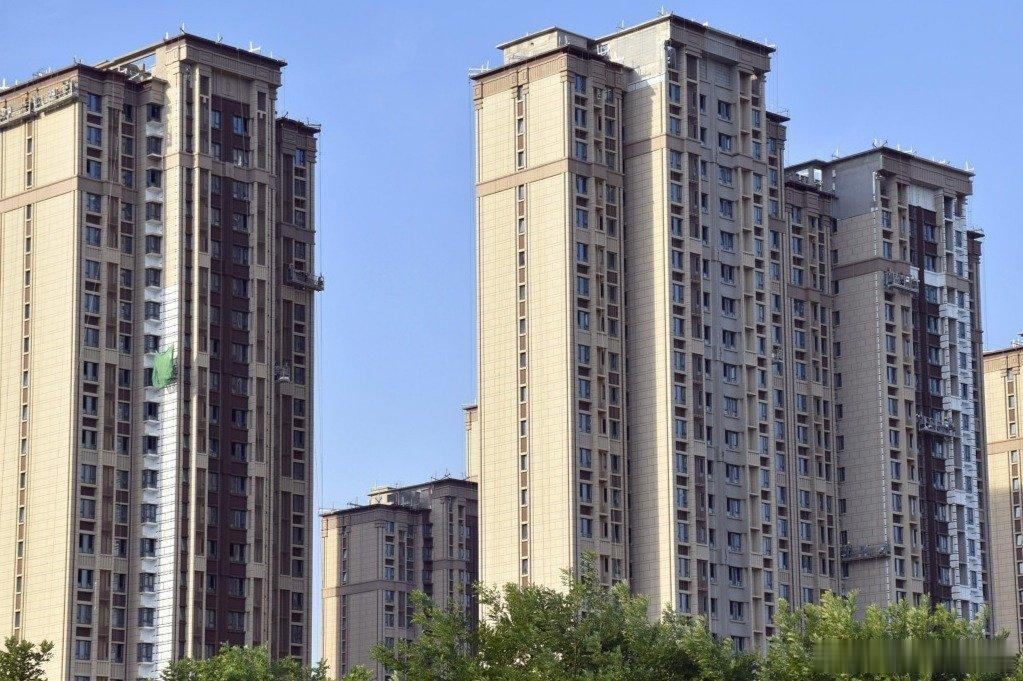 凤凰新闻【北京楼市放大招！新政发布当晚有购房人马上预约，专家：对二套改善型友好】