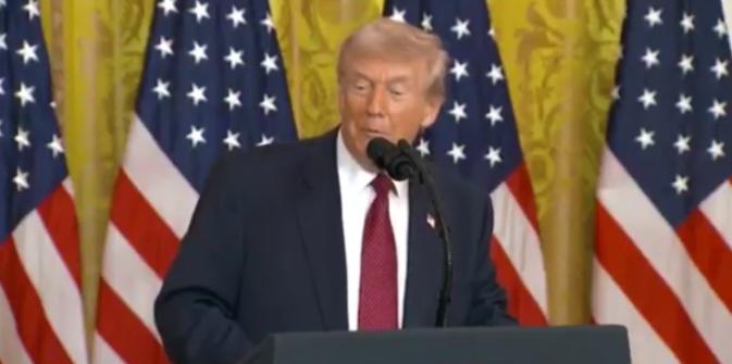 特朗普昨天再次质疑中国风电，他说：“那些奇形怪状的风车。它们是中国制造的。它们是