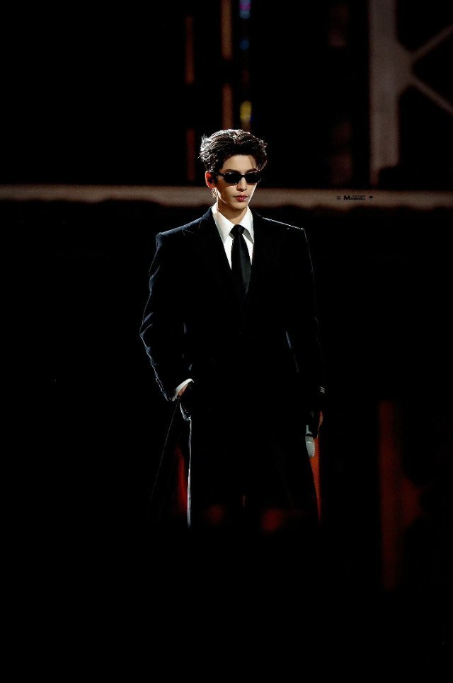 张凌赫进行曲男模吧