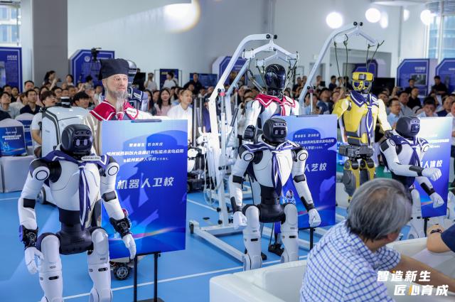 新鲜事：现在机器人都上学读书了。

6月29日，国内第一所机器人学校在杭州正式开
