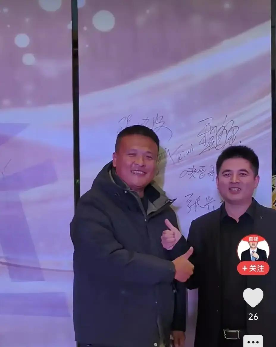 刷到临沂五虎的最新视频，评论区又吵翻了。
喷香哥镜头越来越少，阿拉丁却次次站C位