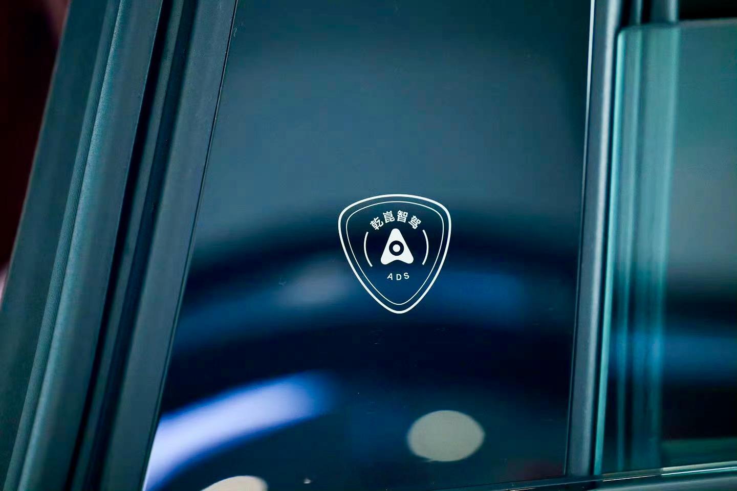 华为智能汽车的头儿，靳玉志最近亲自试了新款阿维塔12，一句话总结：脱胎换骨。为啥