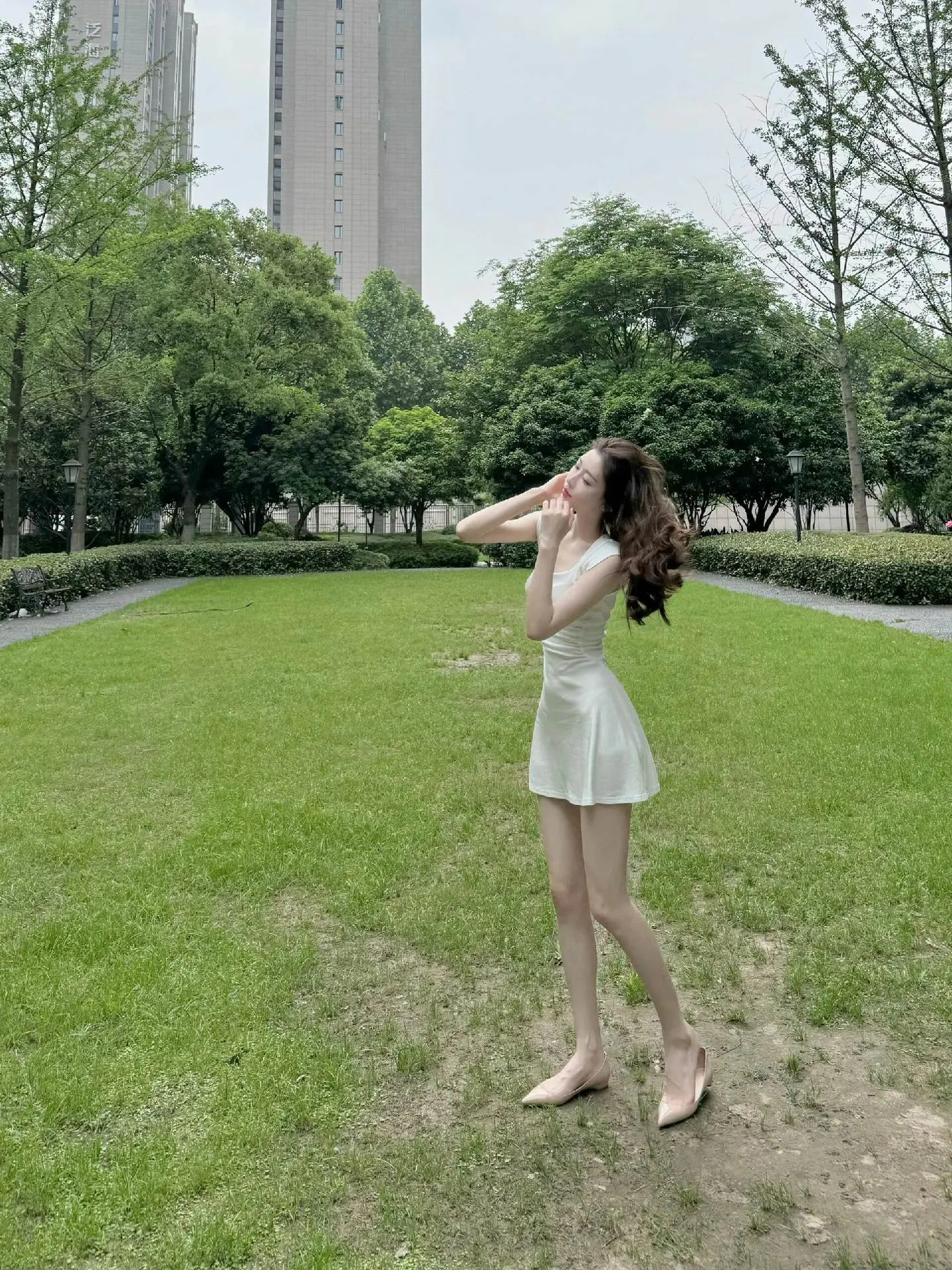 “女人这辈子蕞大的幸福就是，找到一个宠你的男人，而不是和你计较的男人，人生只要两次幸运就好，一次遇到你，一次走到底…”