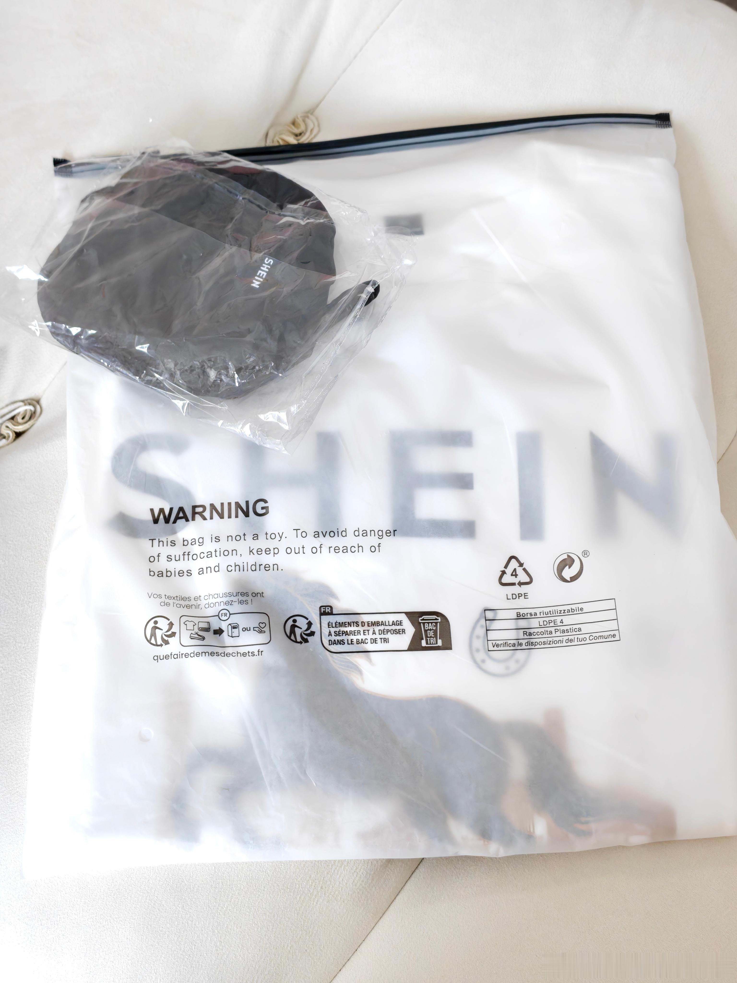 抽一件带马花纹的白T+一顶可折叠防晒帽铁粉来 评论就行  抽奖详情