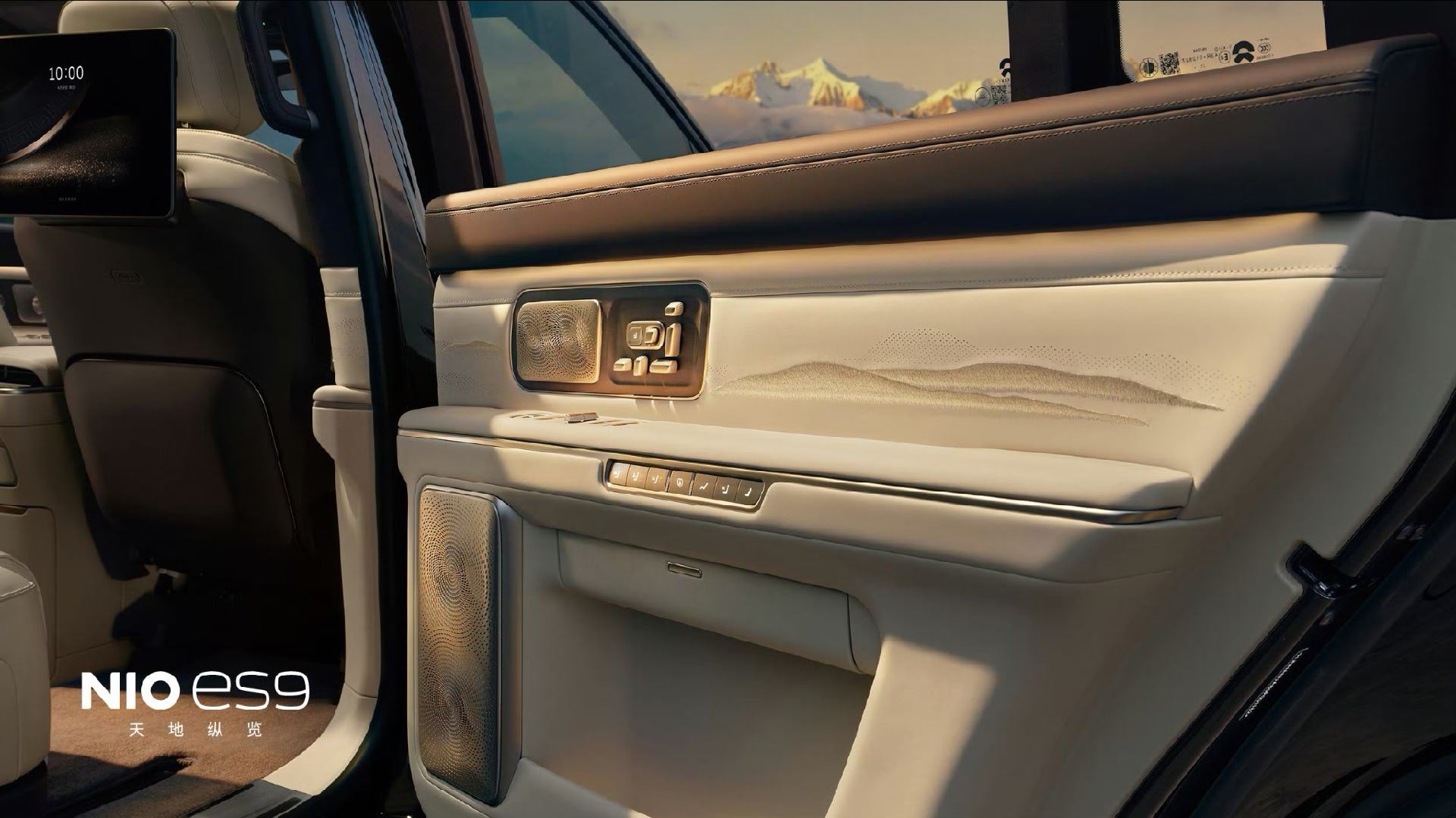 我上一次看到车门上有中国山水画的车好像还是红旗N701…...那可是国服Top1