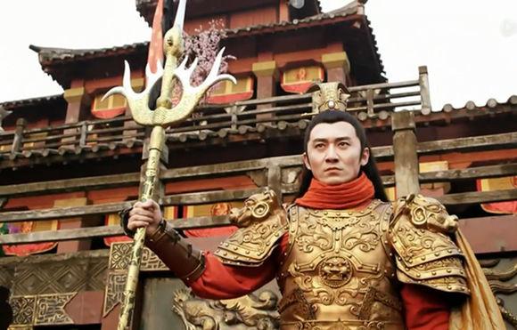 杨林死前没喊“天亡大隋”，而是把囚龙棒插进扬州校场青砖缝，用棒尖当刻度尺，在地上