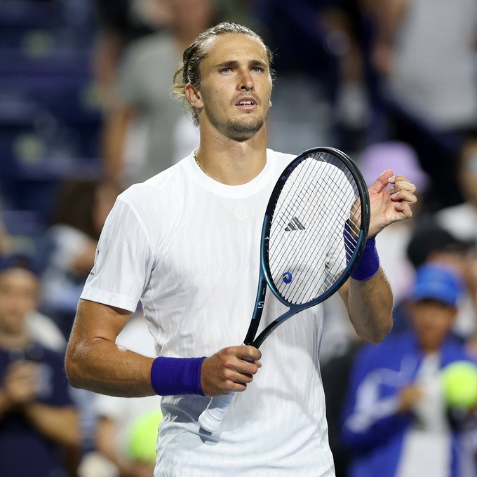 ATP多伦多大师赛，头号种子兹维列夫苦战三盘，6-7、6-4、6-3逆转加拿大大