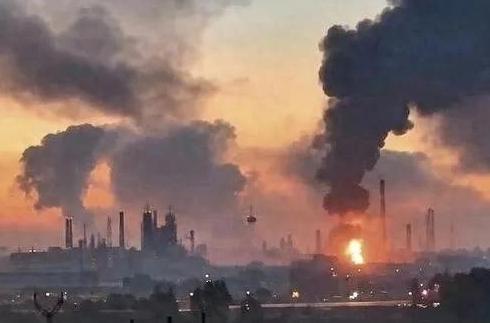 缺油了，近日，俄罗斯政府宣布，把针对燃油生产商的柴油、船用燃油和瓦斯油直接出口禁