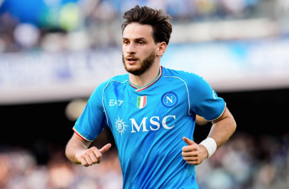 约克：曼联绝对应该争取k77 球队不能后退两步再前进一步7月23日讯 曼联旧将约