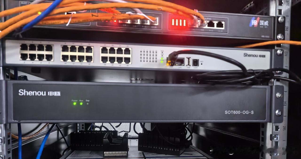 申瓯通信SOC1000-UC融合通信主机+32路FXO模拟中继网关，替换原来用的