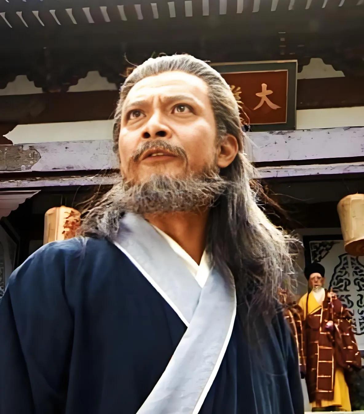 萧远山潜入少林藏经阁，看了许多册武功秘籍，竟然源自一句唐诗

在少室山前，萧远山