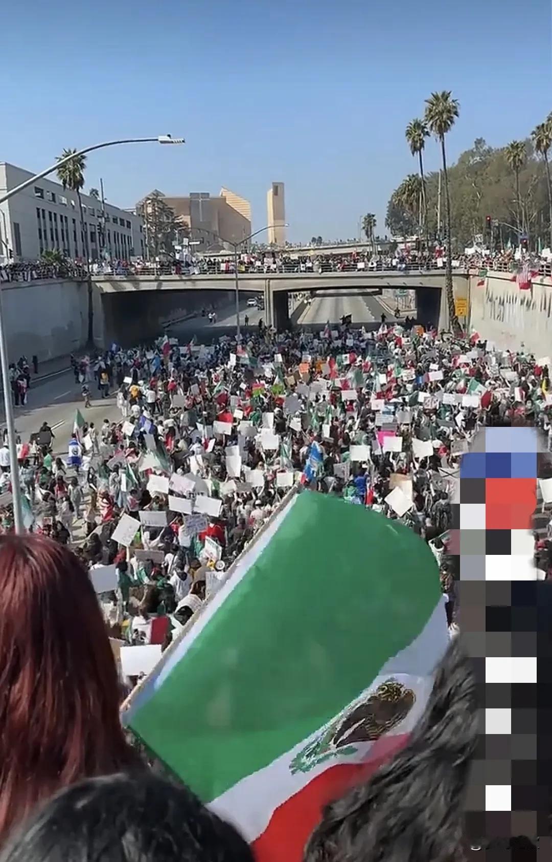 现在加州已经这个样子了
从骚乱开始到现在，已经开始演变成了对抗。
开始还是民众的