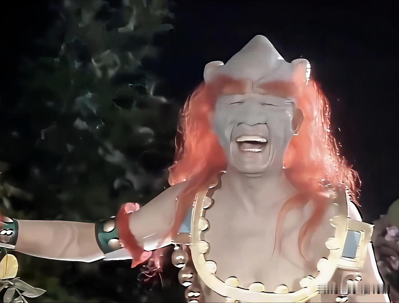 赤身鬼使，是由一颗千年的枫树修炼成精，长着青脸獠牙，红须赤身，头顶着一盘面饼，居