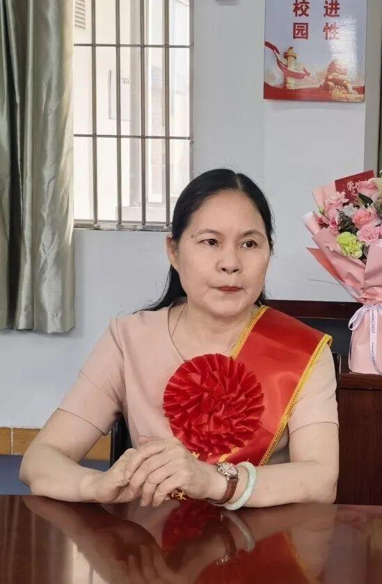 福建漳平附小退休教师林桂萍、刘文英欢送会
​        4月16日举行，陈毅