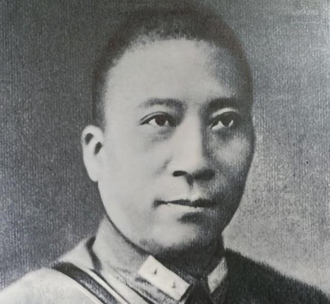 张学良到晚年时候终于说出一个秘密，杨虎城全家被老蒋杀害，原因就是西安事变里真正主