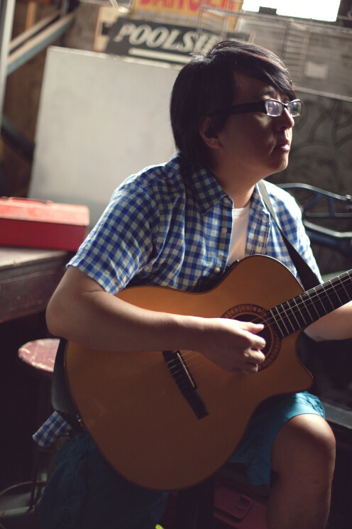 袁惟仁女儿悼念父亲 袁惟仁女儿悼念父亲，“以后不做指甲了，你最爱的吉他我会继续弹