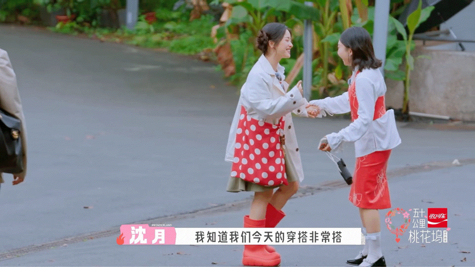 沈月没给李嘉琦发自拍沈月李嘉琦一见面就抱起来了暖心拥抱解锁重逢名场面，闲谈间曝光