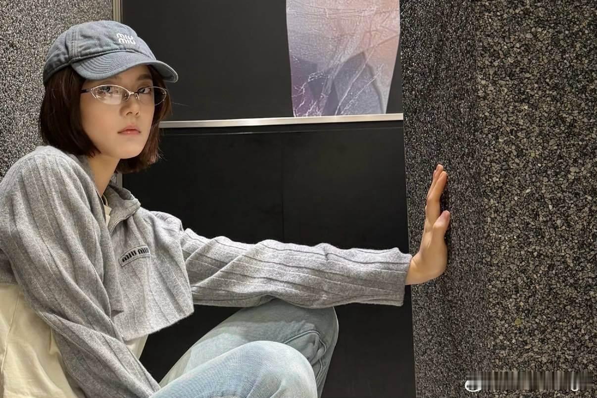 赵今麦看镜头六宫格赵今麦看镜头 赵今麦看镜头，好漂亮啊～ 