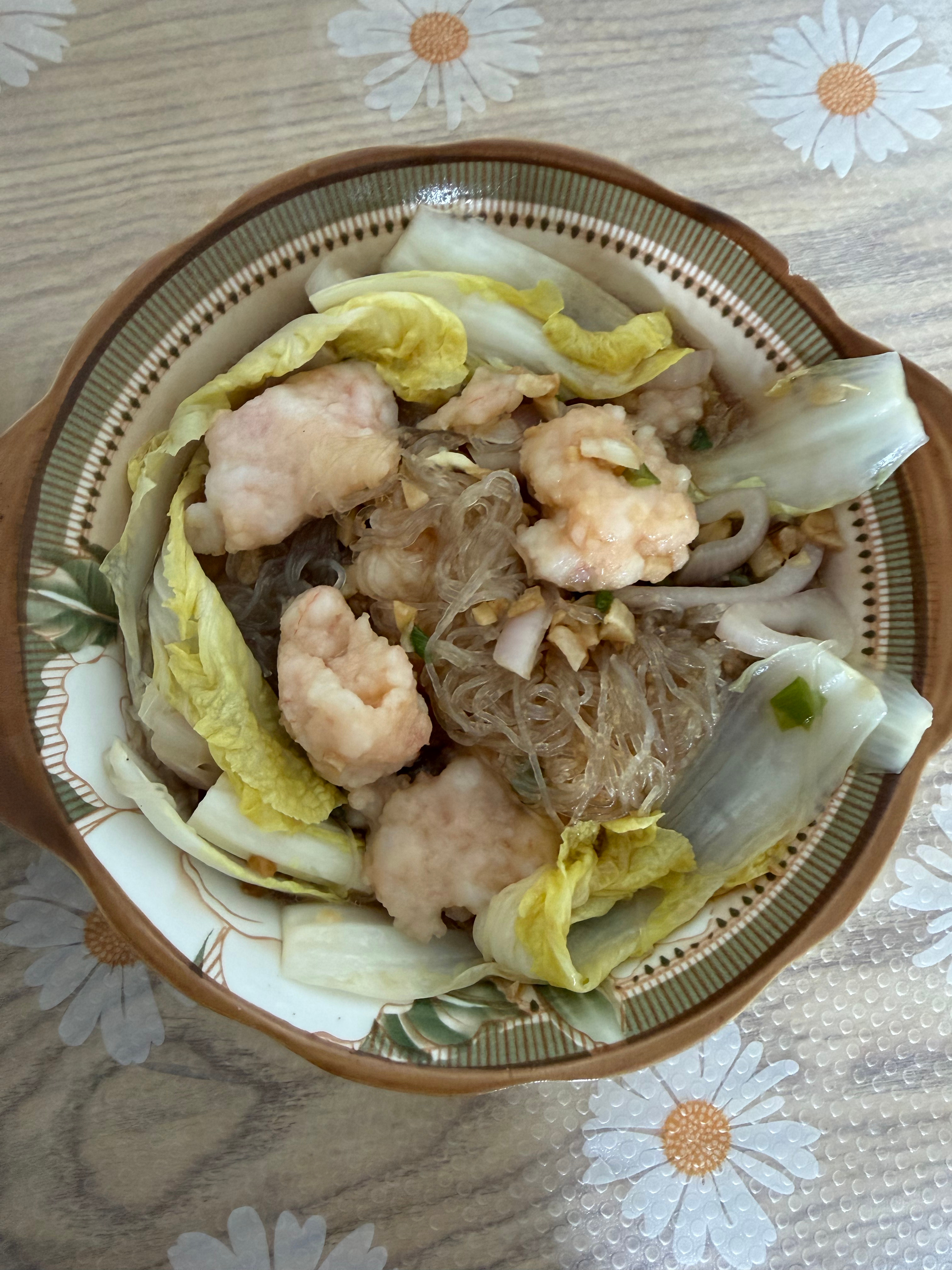 忙了一个半小时 今天中午吃红三剁和蒜蓉粉丝虾滑煲准备配面条 开吃开吃  专栏 ·