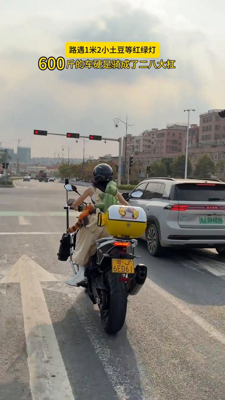 如果不是亲眼所见，我是万万不敢相信。原本以为吕布已经天下无敌了，没想到有人比他还