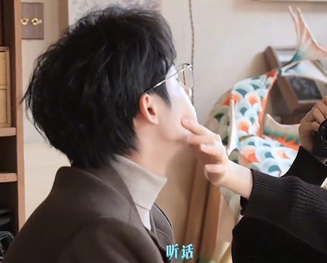 我想要檀健次这张正面照！我该往哪个方向球？？？[可怜][可怜][可怜][可怜][