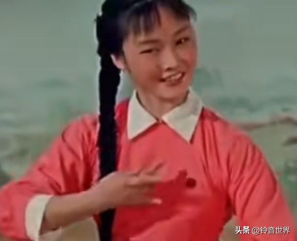 这个小姑娘，全身透着机灵，聪颖和韧劲，19岁就成为优秀的花鼓戏演员，一人就能撑场
