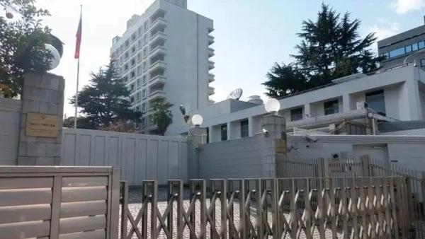 俄驻日大使诺兹德廖夫表示，俄日关系已跌至二战后最低点，责任完全在日方。他指出日方