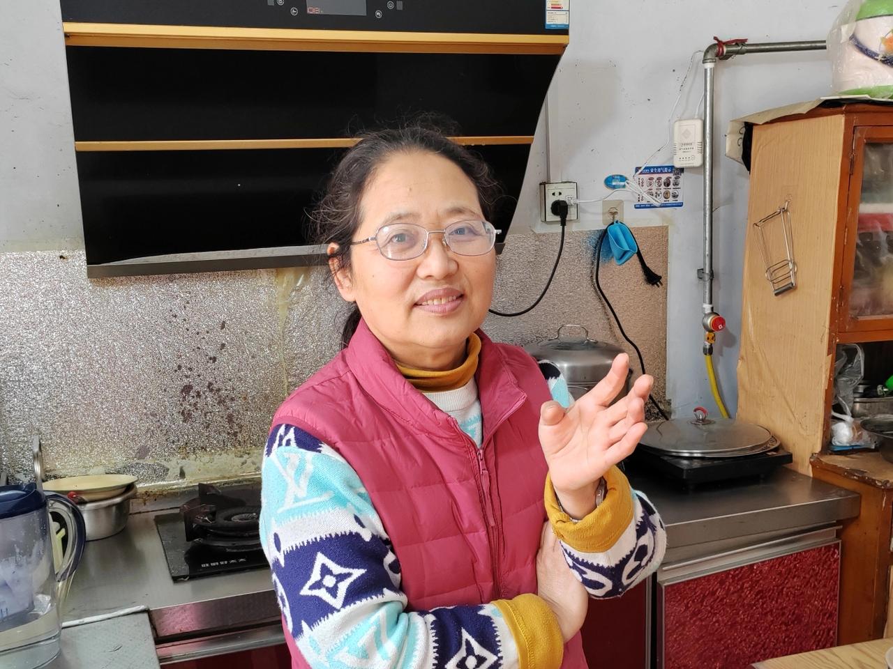 我妈离婚已经20多年了，一直是单身，我想给我妈找一个对象，今天我跟她提起这个事，