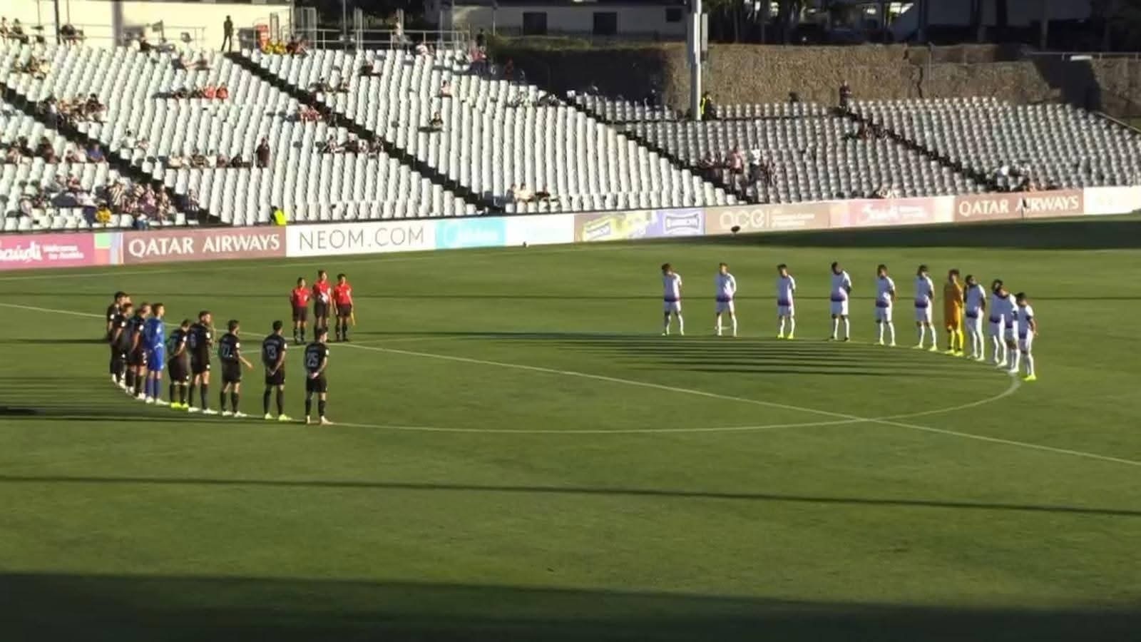 亞冠精英賽2，麥阿瑟FC 2-1 大埔。賽前，雙方為大埔火災嘅死難者默哀… RI