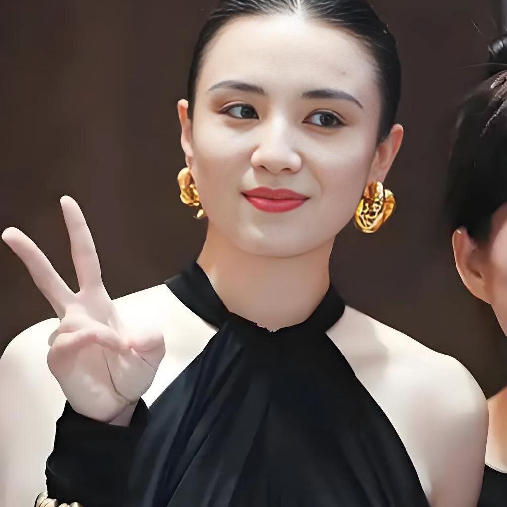 说真的，宋佳这次拿金鹰奖视后，一点都不意外，完全实至名归！
 
很多人不知道，宋
