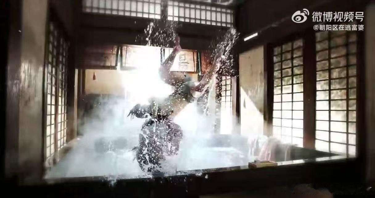 武青青让大女主不再只是口号，而是一种在风暴中站出来的力量，她用智慧化解危局，用信